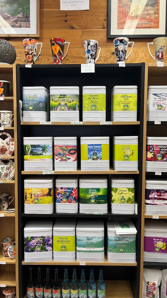 [Image de l'étagère de thés verts]